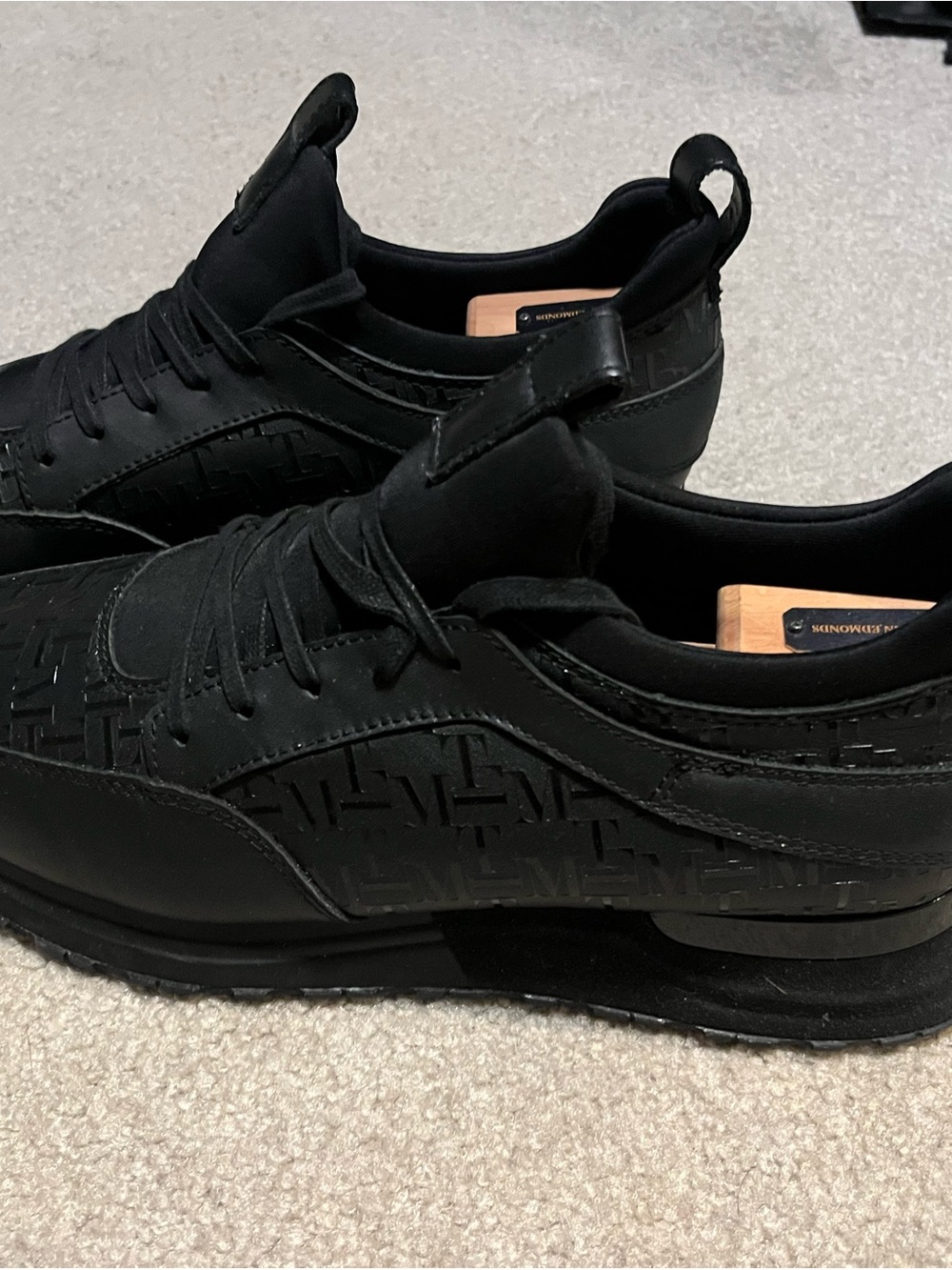 Men's Black Low-Top Casual Sneakers